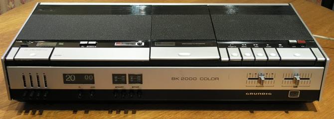 Premier magnetoscope VCR BK 2000 commercialise en 1972